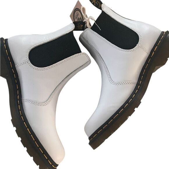 NWT Dr. Martens Smooth Leather Chelsea Boots. - Picture 4 of 6